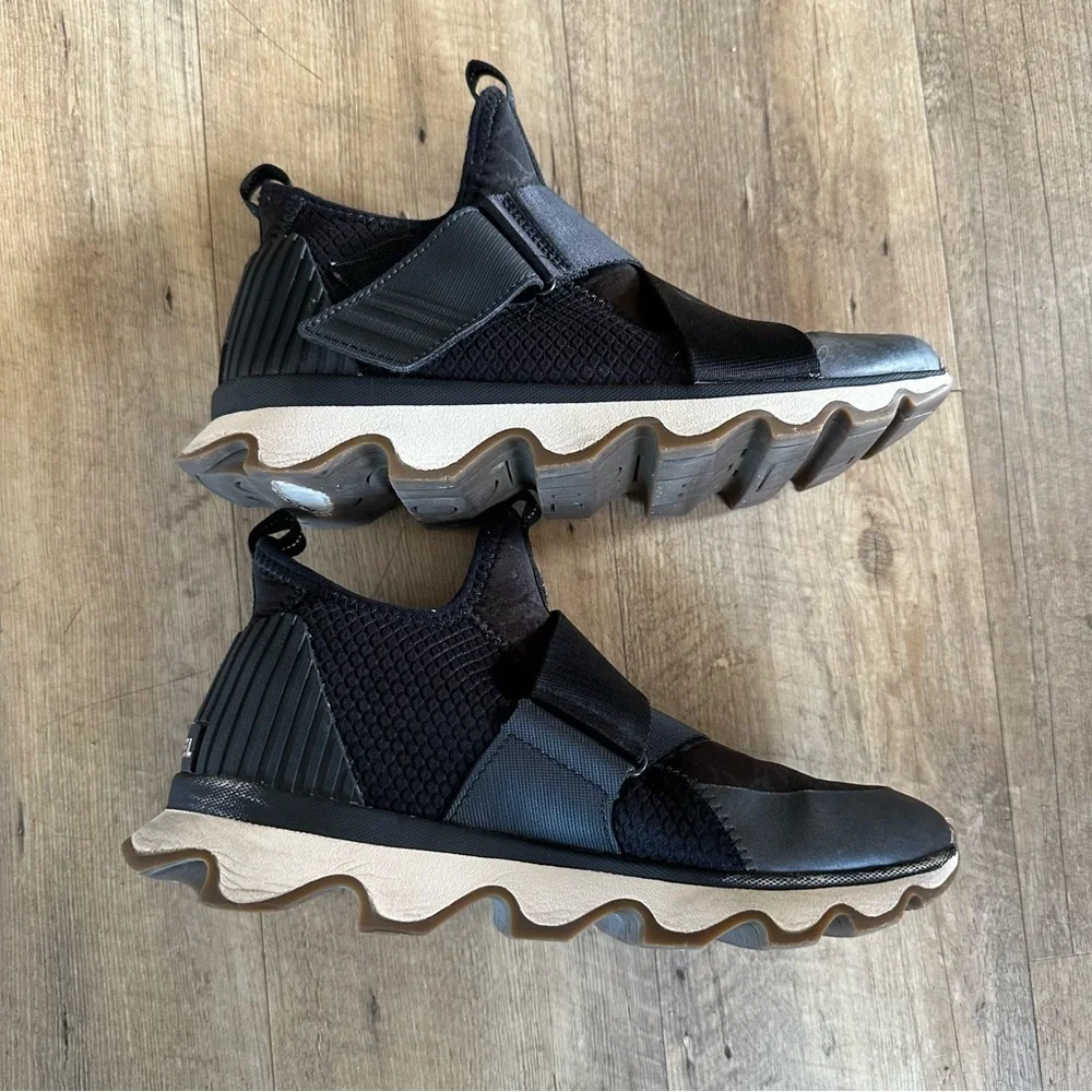 Sorel Kinetic Sneaker Black Velcro Straps